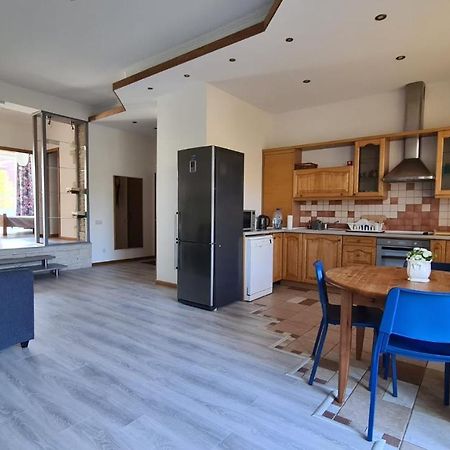 Spacious Condo 5 Min To Jurmala Beach Exteriör bild